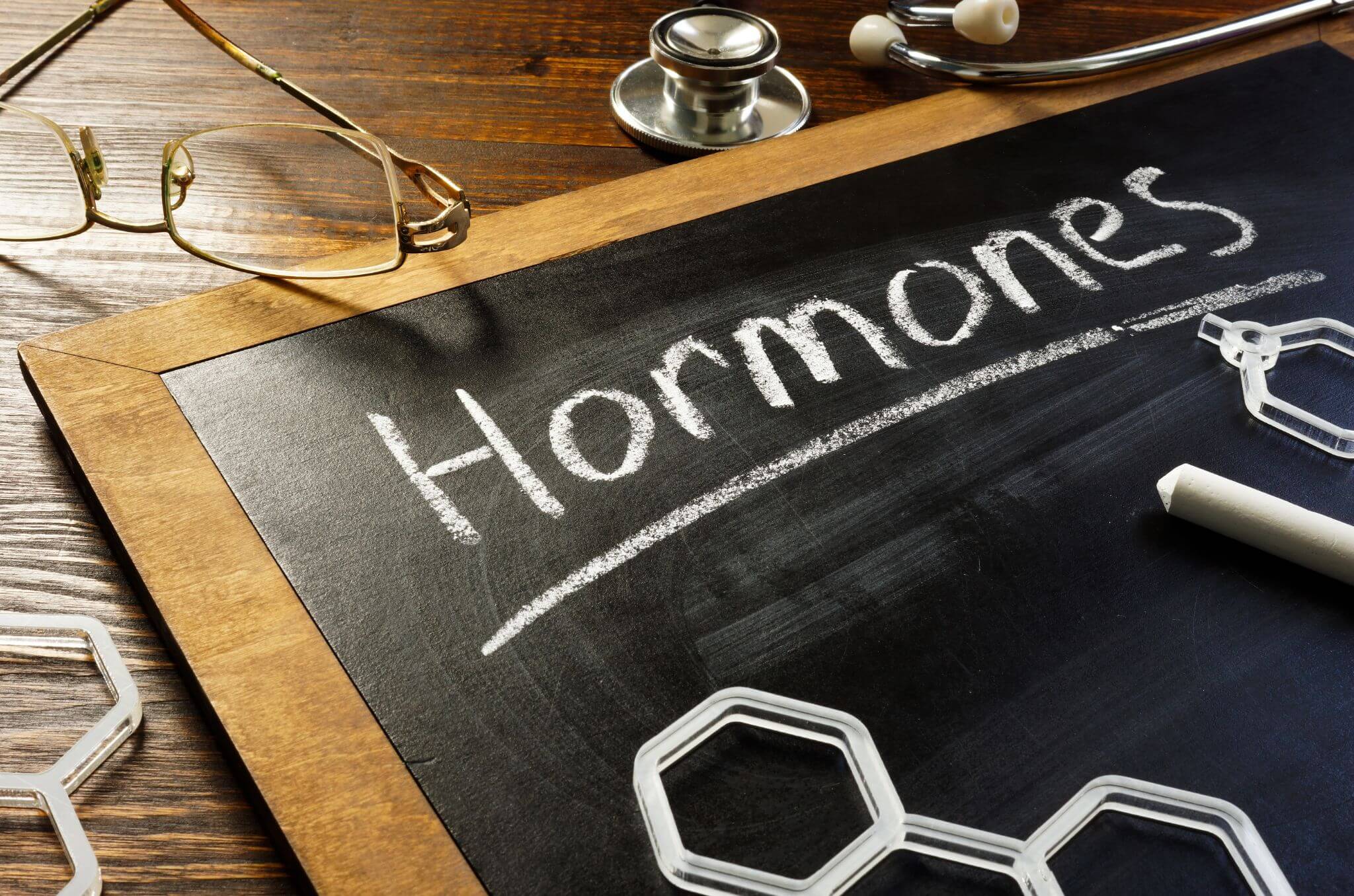 Acné et dérèglement hormonal : les signaux d’alerte à connaître