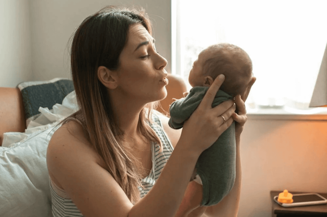 Acné post-partum : comprendre et apaiser ce déséquilibre invisible