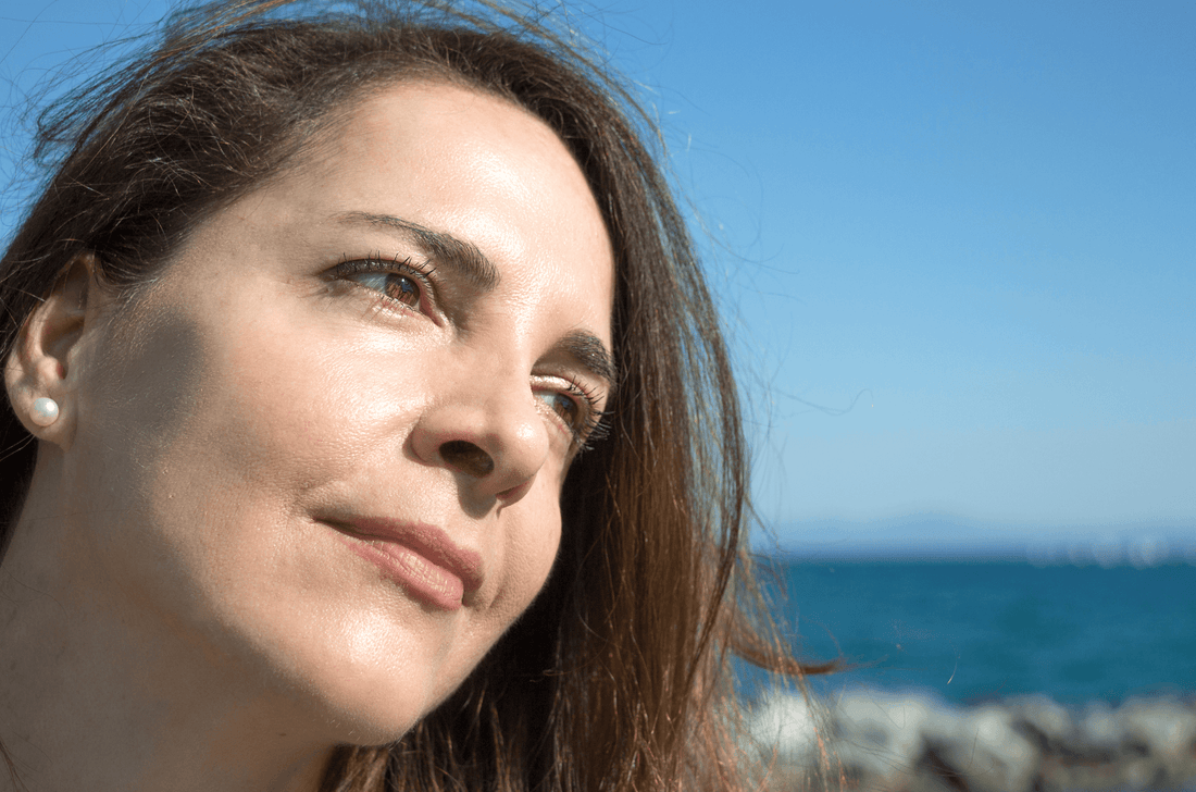 Pourquoi j’ai de l’acné à 45 ans ? La réponse que personne ne donne